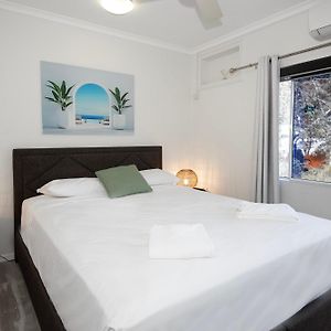 Deluxe One-Bedroom Apartment